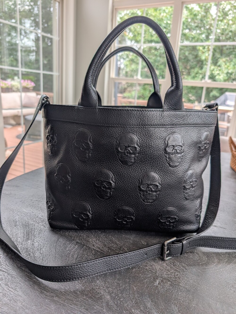 Large black leather 3D Skull Embossed Tote by IO PELLE - Picture 1 of 12